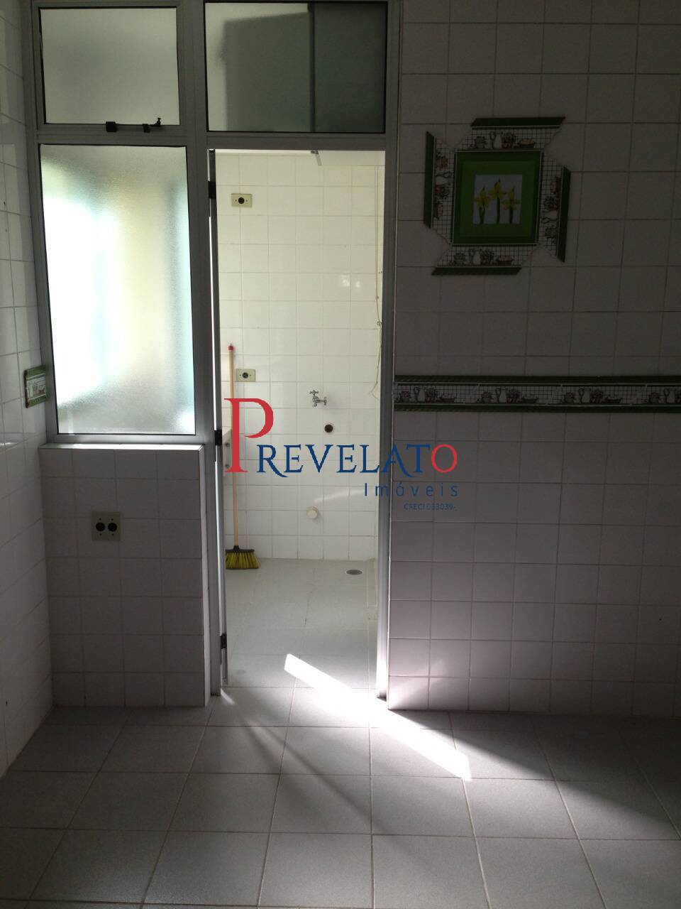 Apartamento à venda com 2 quartos, 61m² - Foto 2